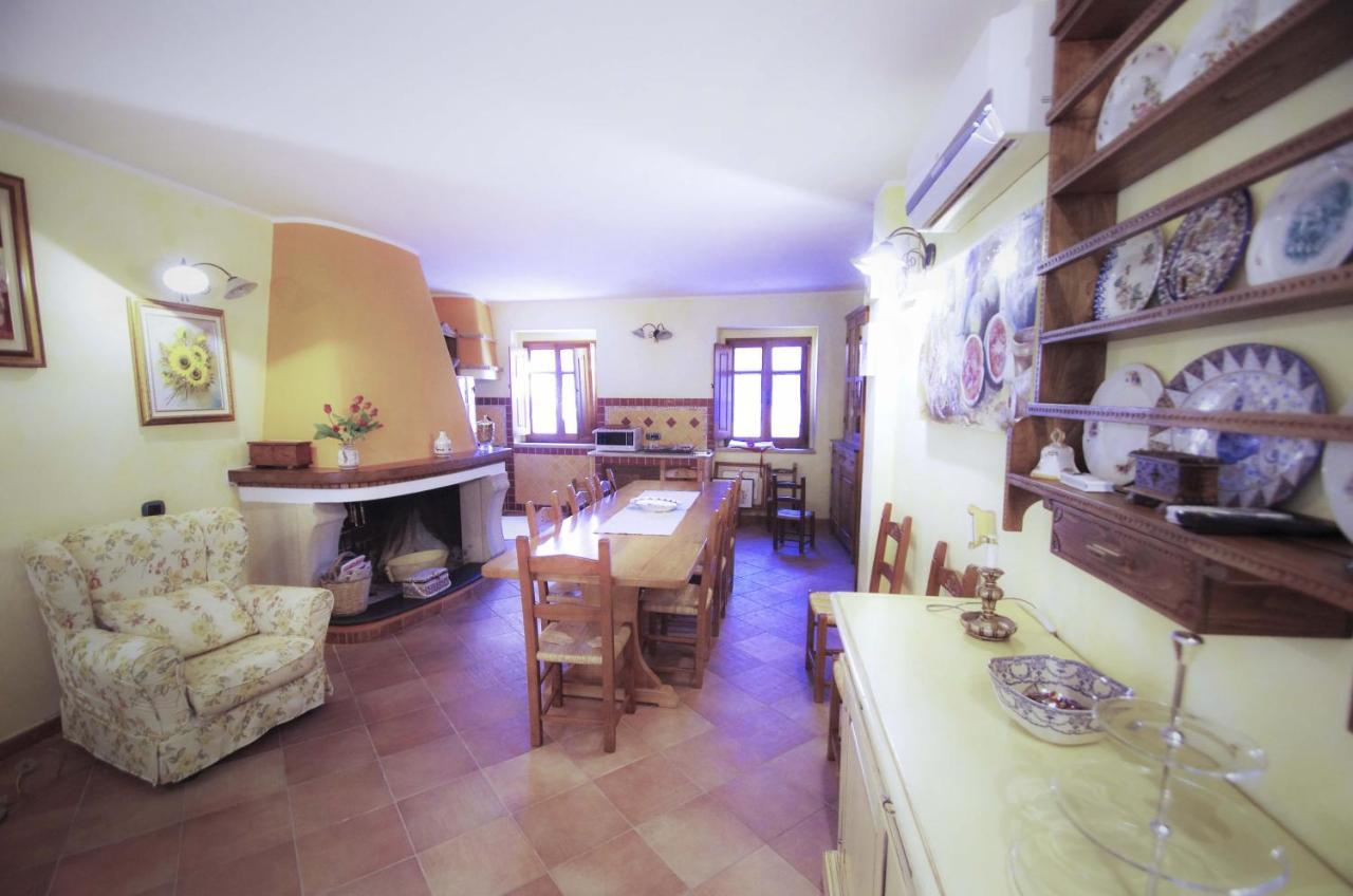 Casa De Ajala - B&B De Charme In Antica Dimora Totalmente Ristrutturata E Dotata Di Tutti I Confort Bagni Privati Spazio Living Patio Esterno Ambienti Climatizzati Degustazioni Prodotti Locali Làconi Exteriér fotografie