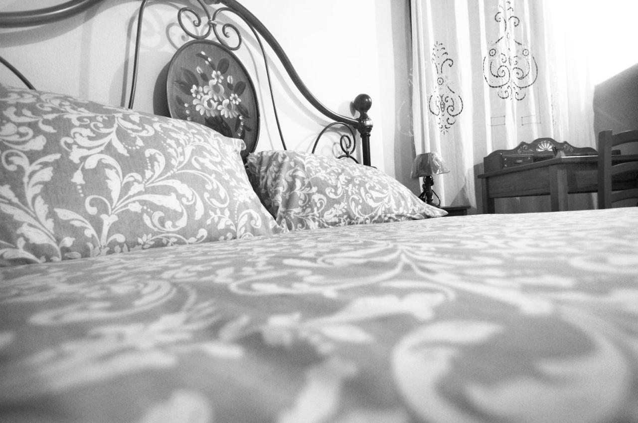 Casa De Ajala - B&B De Charme In Antica Dimora Totalmente Ristrutturata E Dotata Di Tutti I Confort Bagni Privati Spazio Living Patio Esterno Ambienti Climatizzati Degustazioni Prodotti Locali Làconi Exteriér fotografie