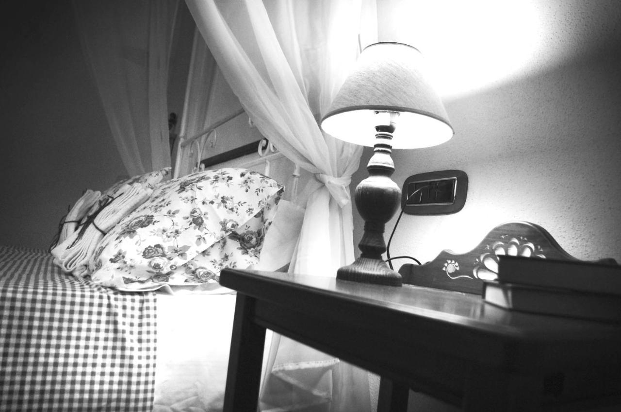 Casa De Ajala - B&B De Charme In Antica Dimora Totalmente Ristrutturata E Dotata Di Tutti I Confort Bagni Privati Spazio Living Patio Esterno Ambienti Climatizzati Degustazioni Prodotti Locali Làconi Exteriér fotografie