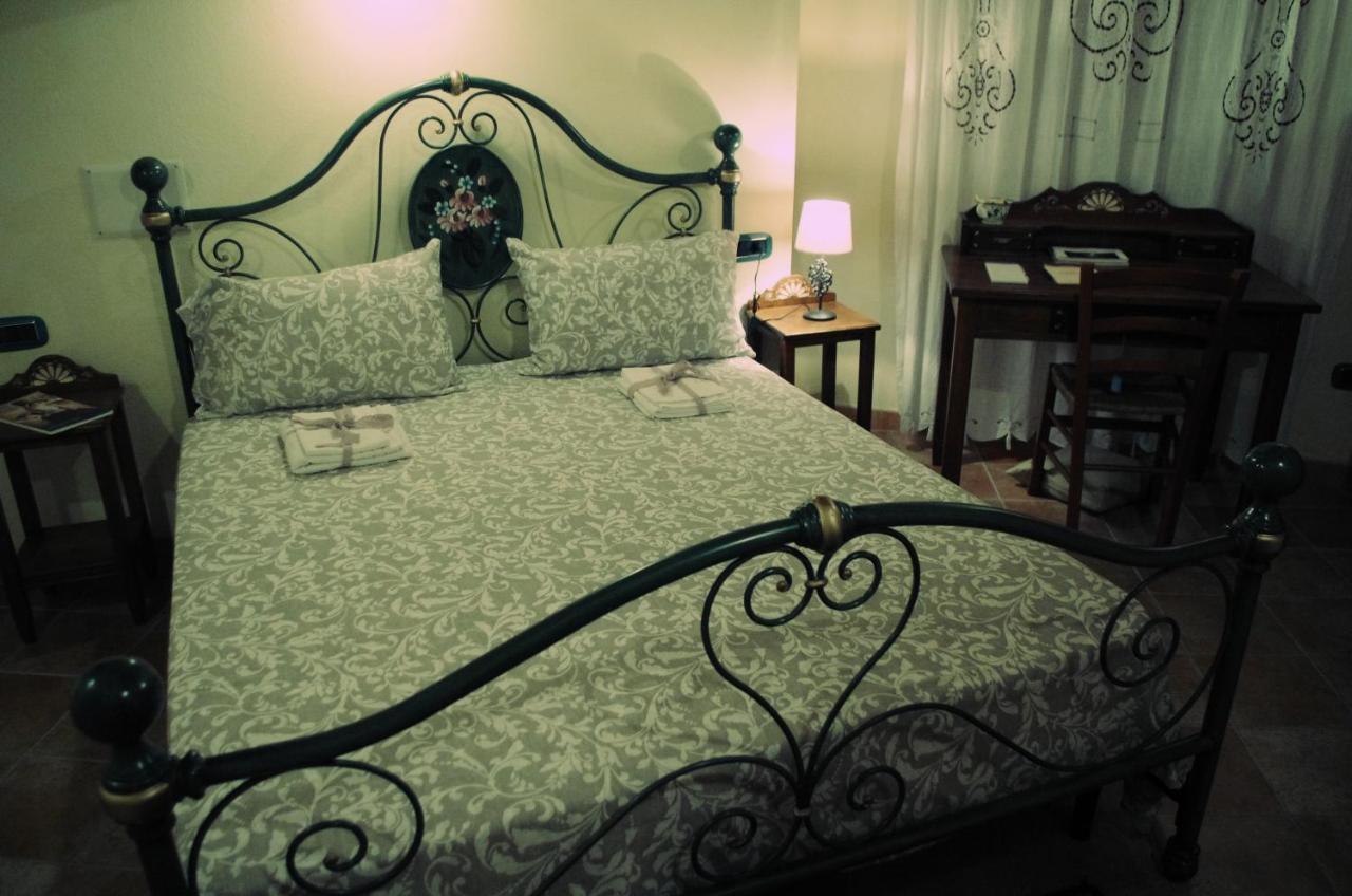 Casa De Ajala - B&B De Charme In Antica Dimora Totalmente Ristrutturata E Dotata Di Tutti I Confort Bagni Privati Spazio Living Patio Esterno Ambienti Climatizzati Degustazioni Prodotti Locali Làconi Exteriér fotografie