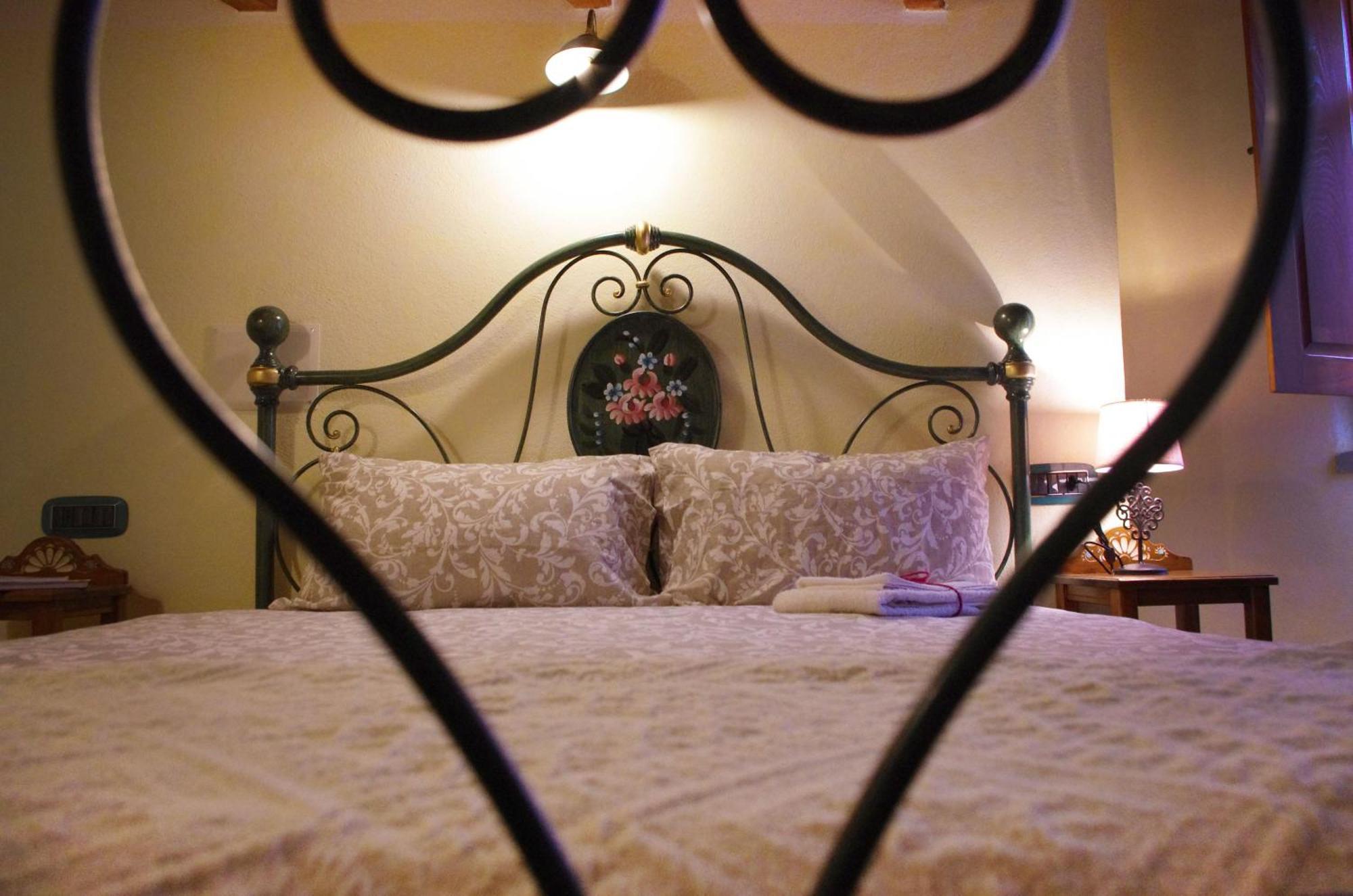 Casa De Ajala - B&B De Charme In Antica Dimora Totalmente Ristrutturata E Dotata Di Tutti I Confort Bagni Privati Spazio Living Patio Esterno Ambienti Climatizzati Degustazioni Prodotti Locali Làconi Exteriér fotografie